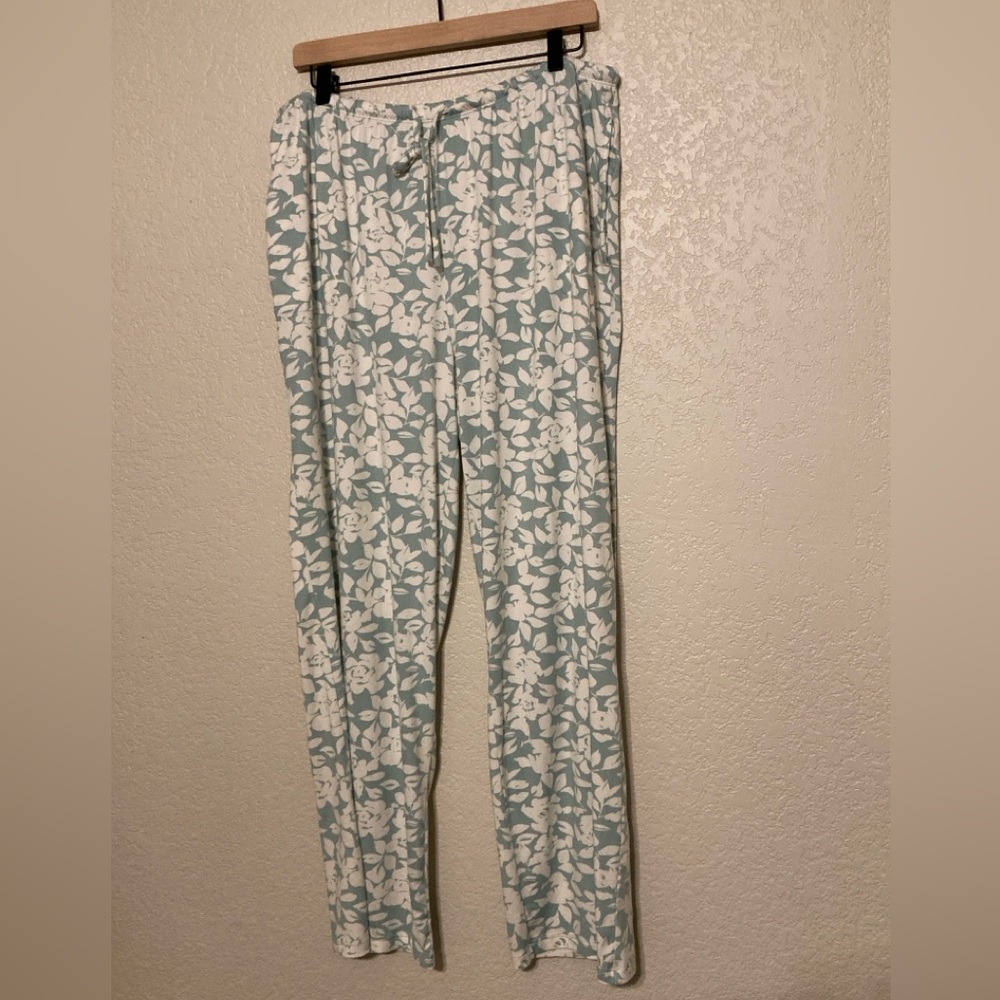 Flora Nikrooz Blue and White Floral Loungewear, women’s size X-Large - Picture 3 of 10